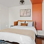 Downtown Louisville-Ideal Central Location- Rooftop Patio-Free Parking