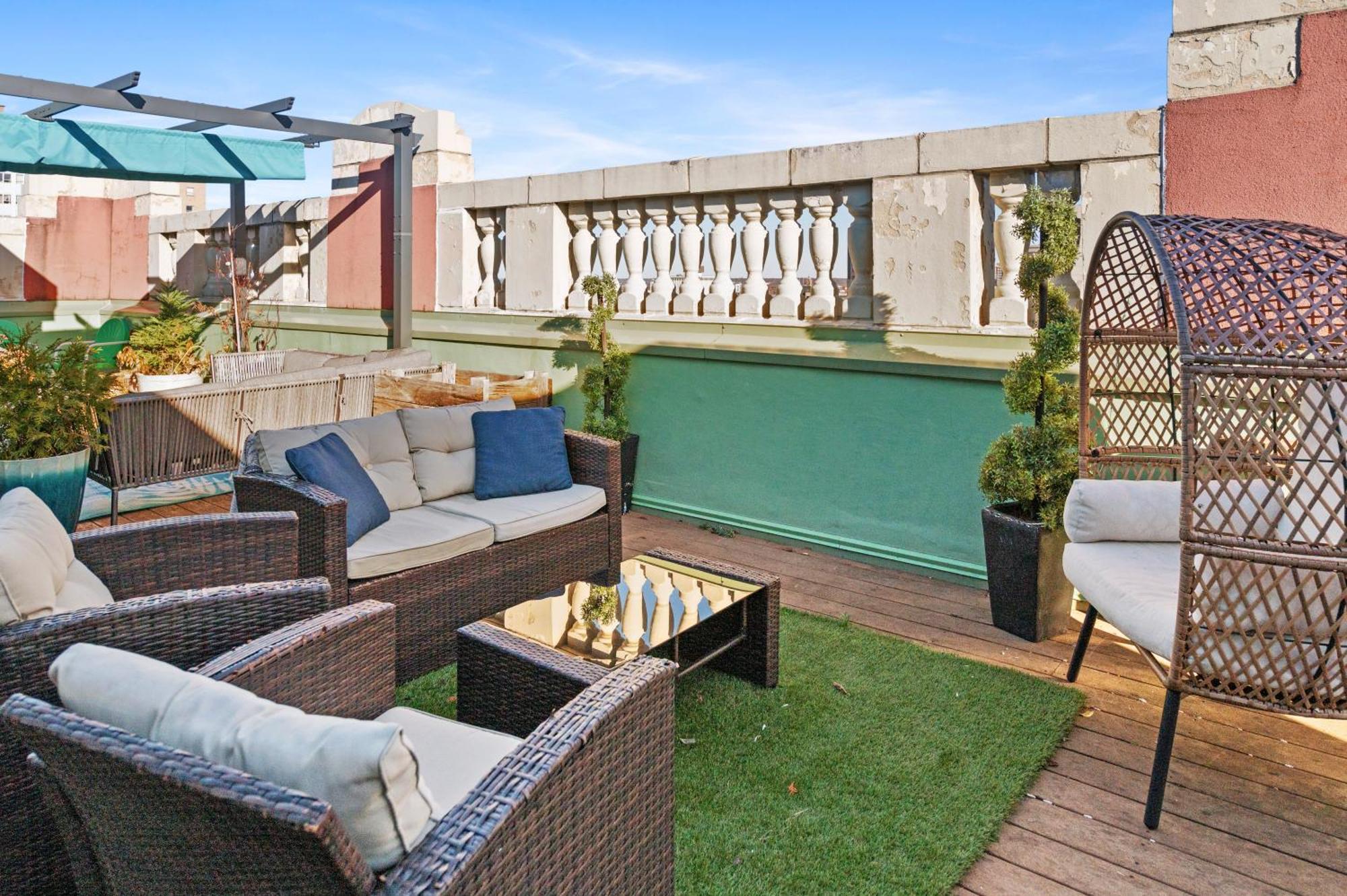 Downtown Louisville-ideal Location- Rooftop Patio-free Parking