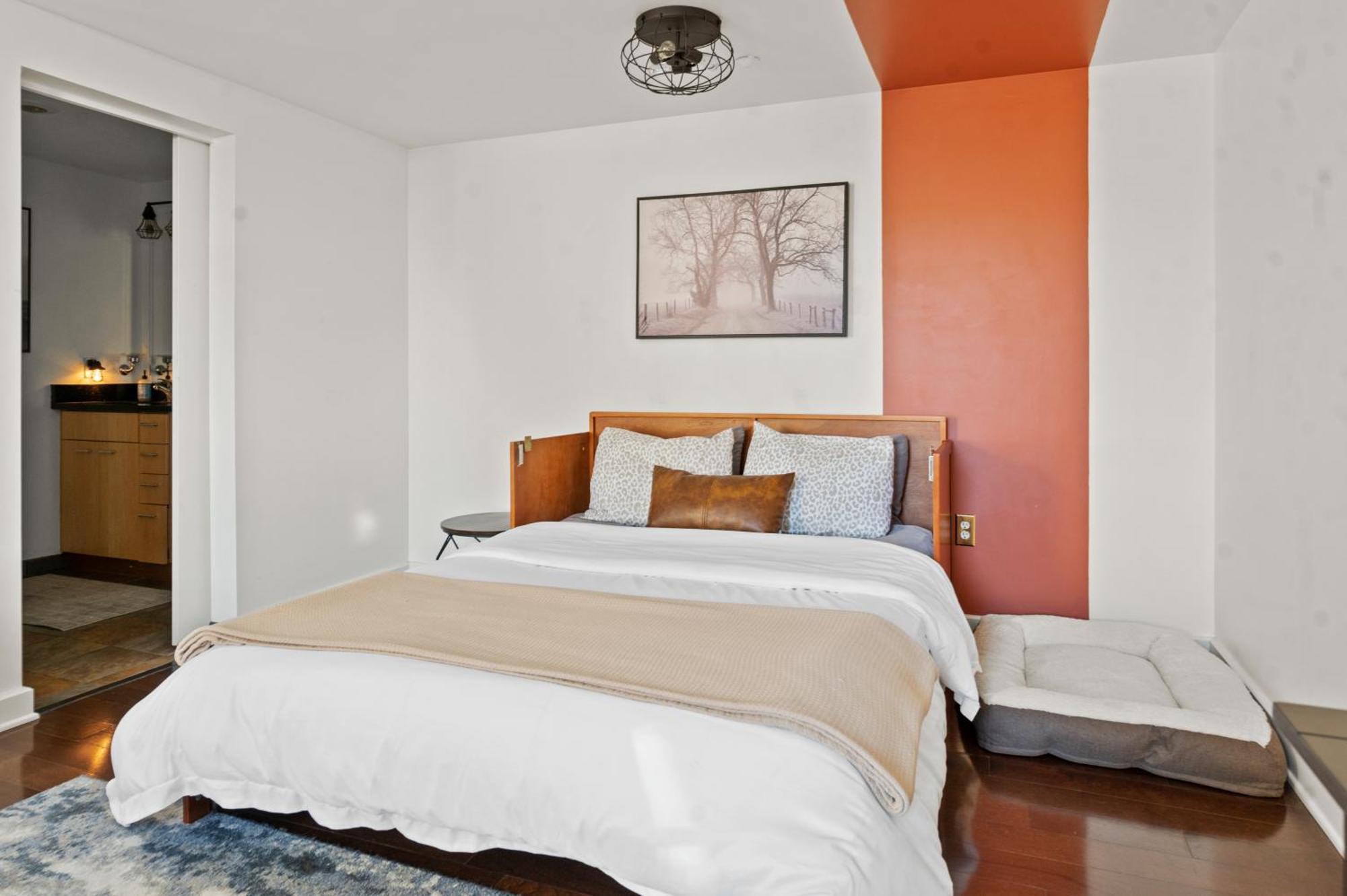 Downtown Louisville-ideal Location- Rooftop Patio-free Parking Apartment *