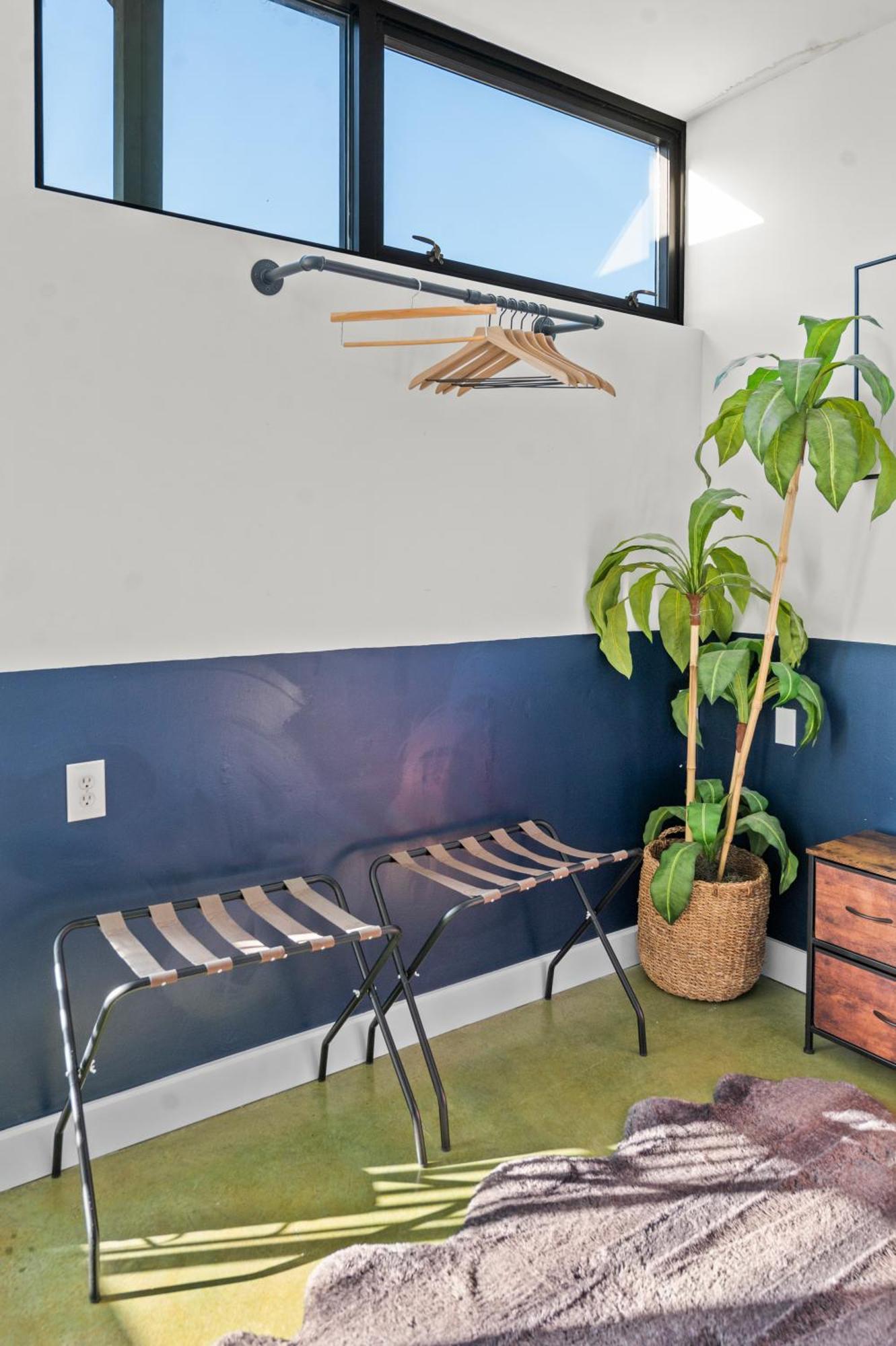 Downtown Louisville-ideal Location- Rooftop Patio-free Parking *