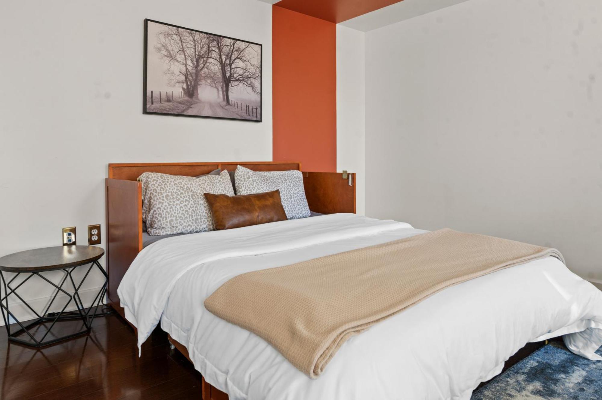 Apartment Downtown Louisville-ideal Location- Rooftop Patio-free Parking