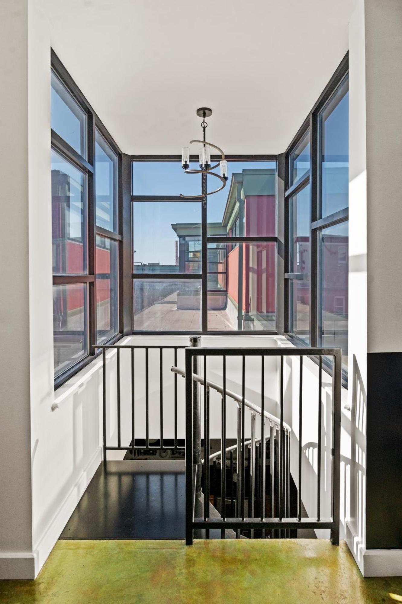 Downtown Louisville-ideal Location- Rooftop Patio-free Parking *
