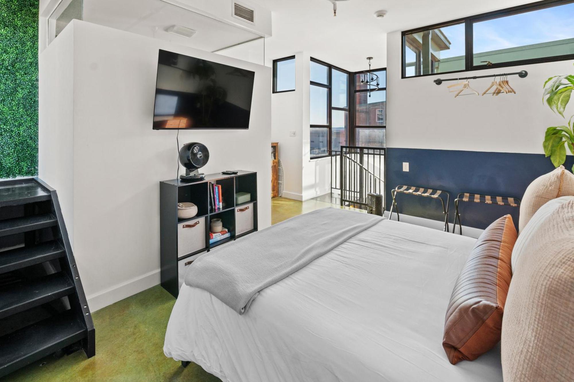Downtown Louisville-ideal Location- Rooftop Patio-free Parking Apartment