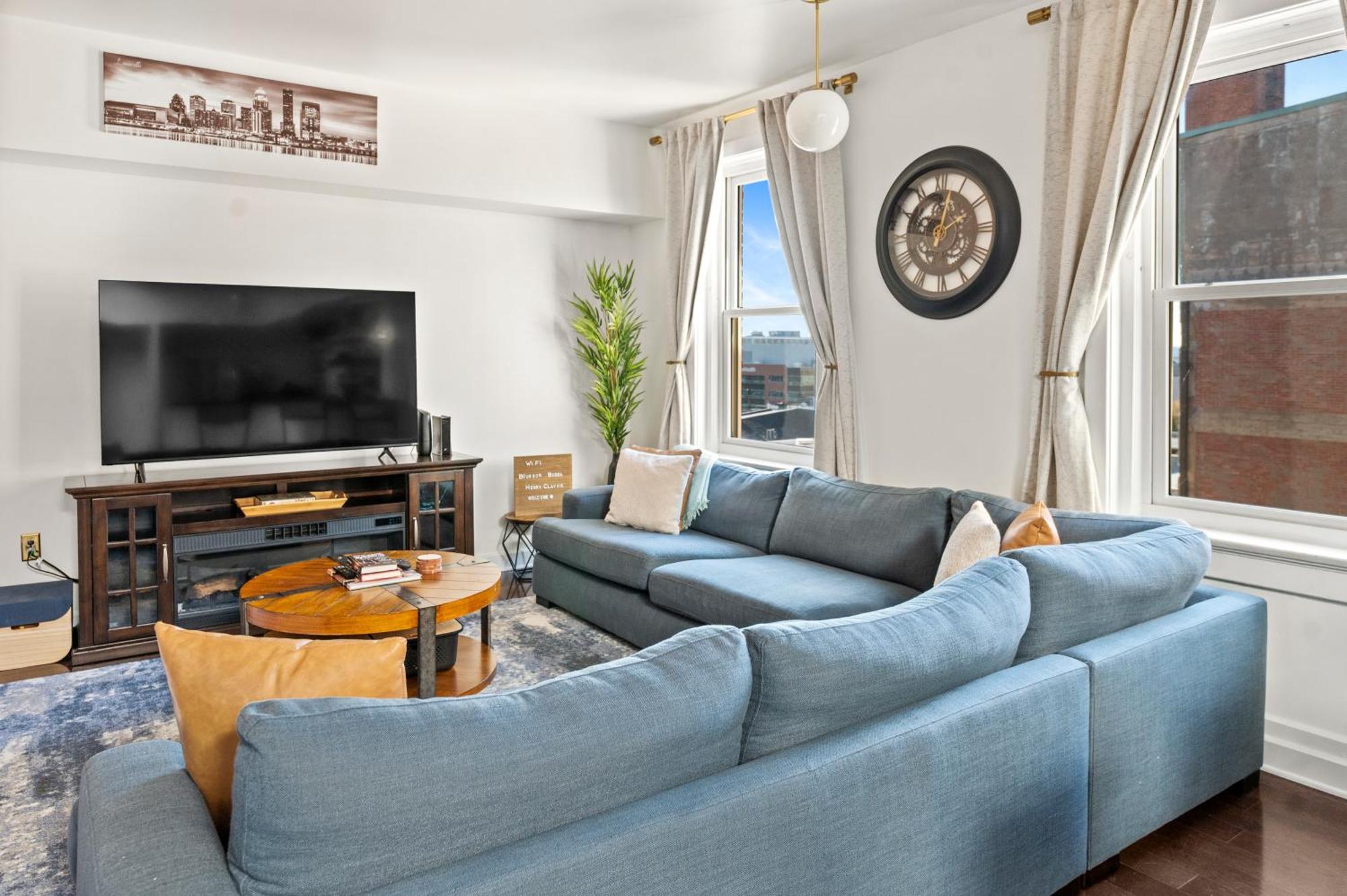 Downtown Louisville-ideal Location- Rooftop Patio-free Parking Apartment Louisville
