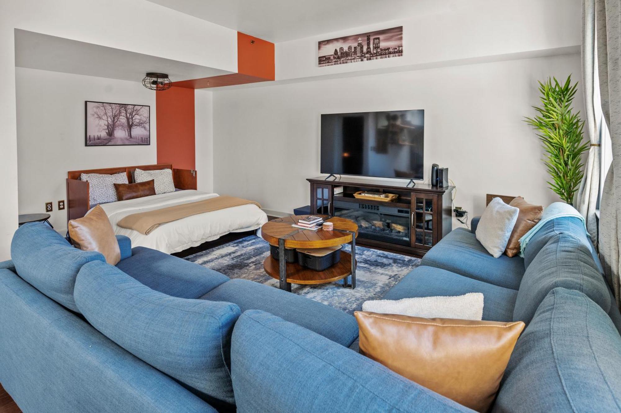 Downtown Louisville-ideal Location- Rooftop Patio-free Parking Apartment