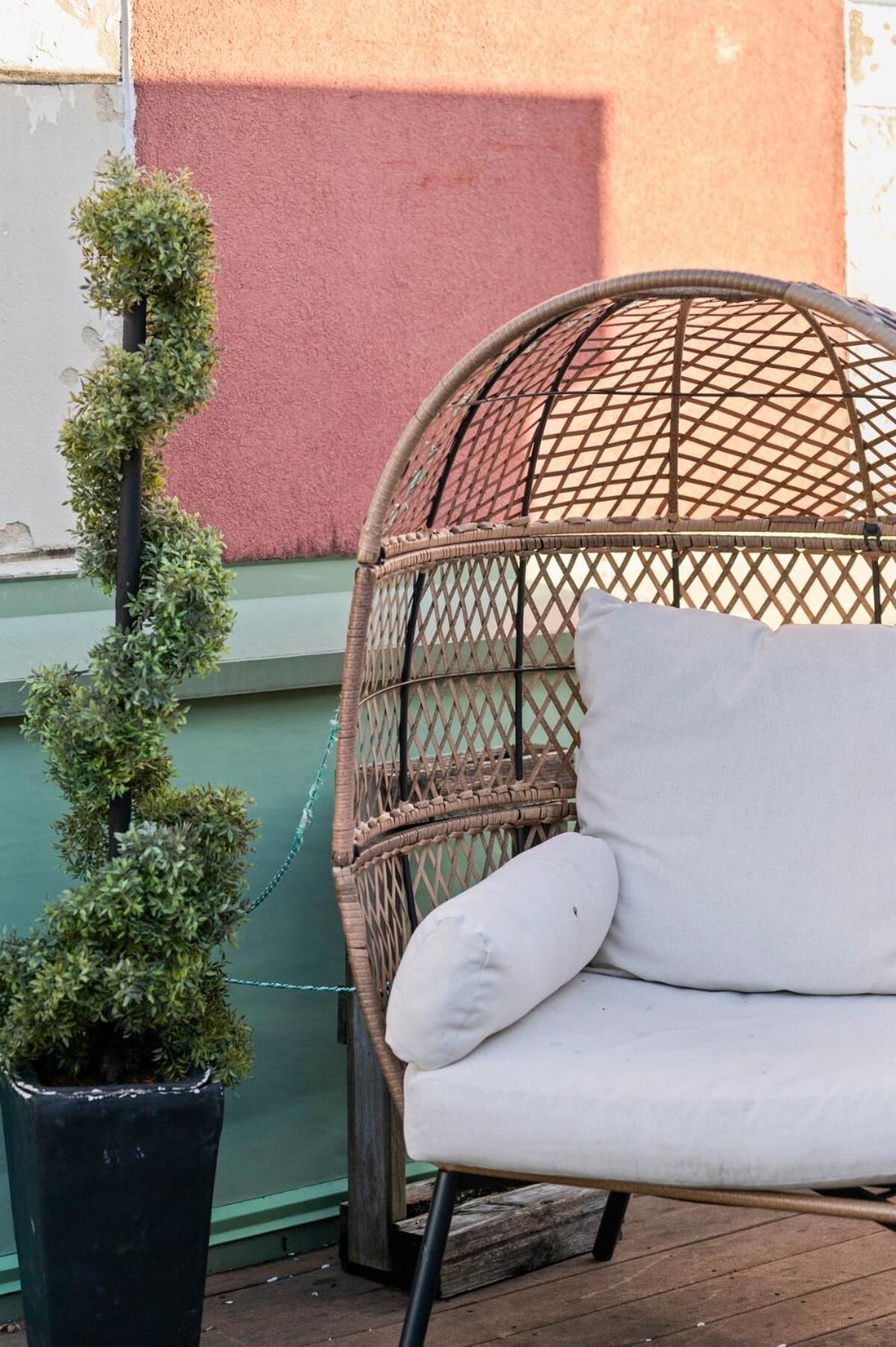 Downtown Louisville-ideal Location- Rooftop Patio-free Parking Louisville