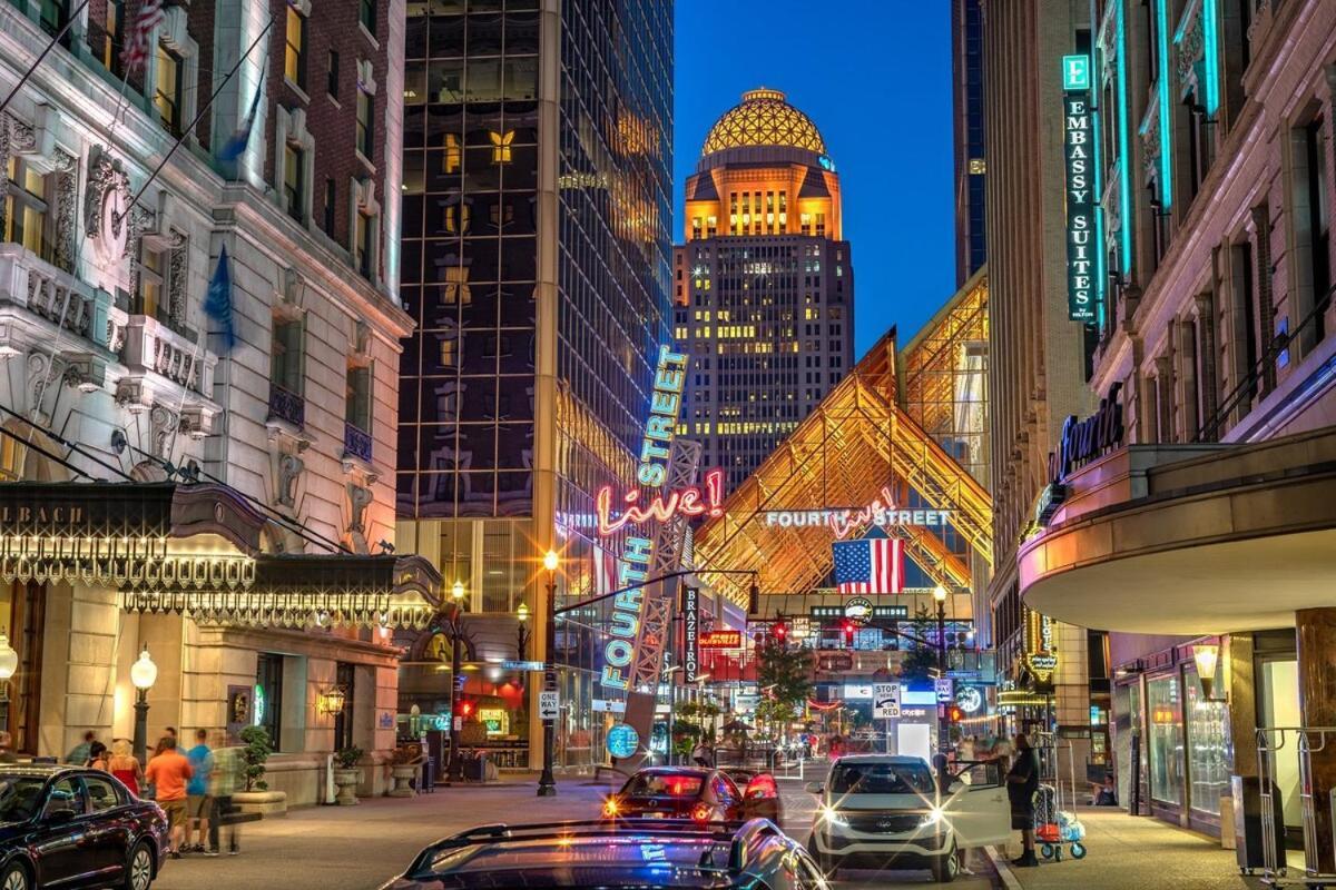 Downtown Louisville-ideal Location- Rooftop Patio-free Parking Apartment *