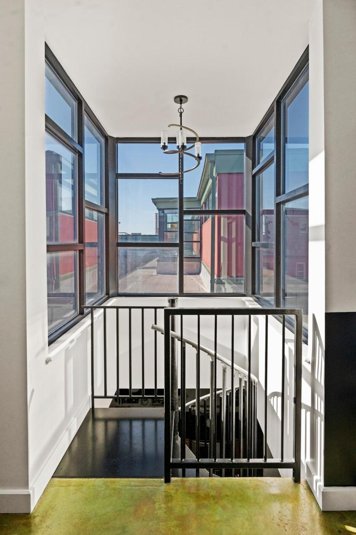 Downtown Louisville-ideal Location- Rooftop Patio-free Parking Apartment Louisville